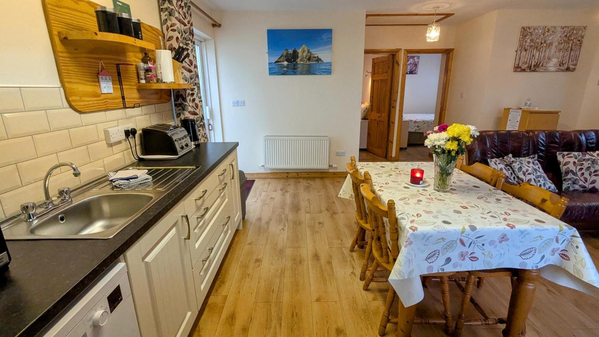 Skellig View Sunset Cliffs View Apartment Portmagee ภายนอก รูปภาพ